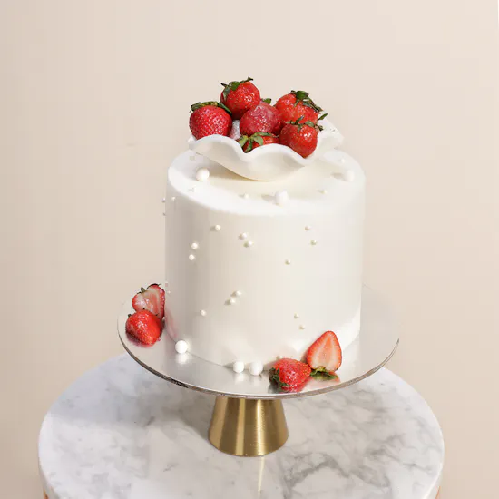 Floward Strawberry Cake