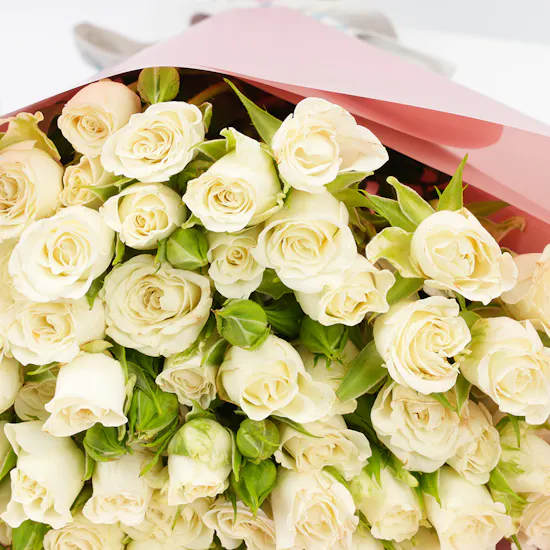 Hanoverian Mix Chocolate Box with Blooms Bouquet