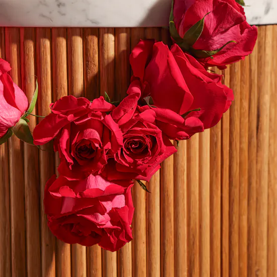 Floward 50 KWD Card | Fuchsia Rose Graduation Lei