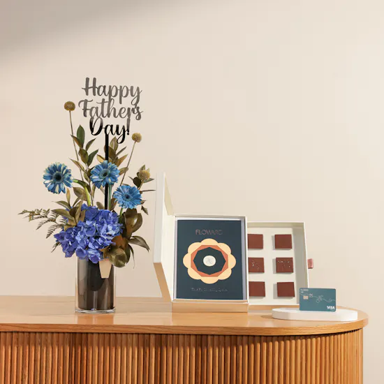 Floward 50 KWD Card and Chocolate Box | Father's Day Gentle Flower Vase