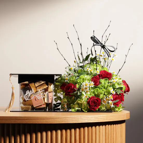 Ghazl Graduation Chocolates Hat | Flowers