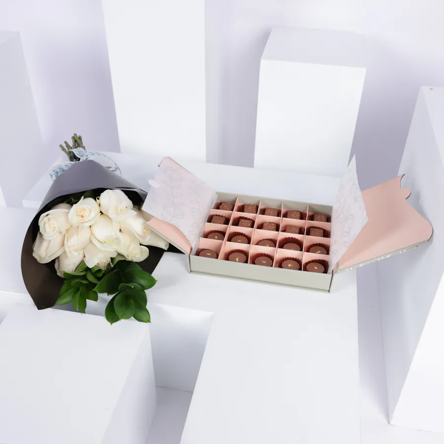 Floward Chocolates Box | White Roses 1