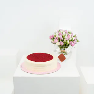 Munch Red Velvet Cake | Baby Roses Munch Red Velvet Cake | Baby Roses