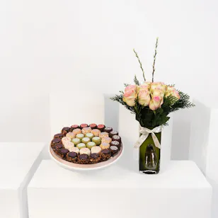 More Chocolates Mini Cakes | Flower Vase More Chocolates Mini Cakes | Flower Vase
