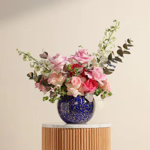 Feminine Tone Flowers Vase