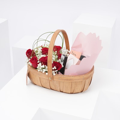  Azhar Hubail Makeup Set with Red Blooms Basket 
