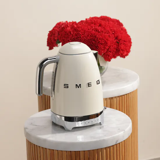 Smeg Retro Style Cream Electric Kettle | Glam Red Flowers