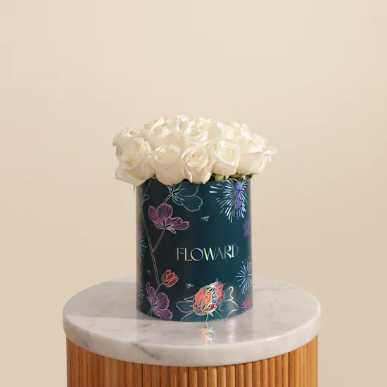 Pearly White Rose Box | 25 Flowers