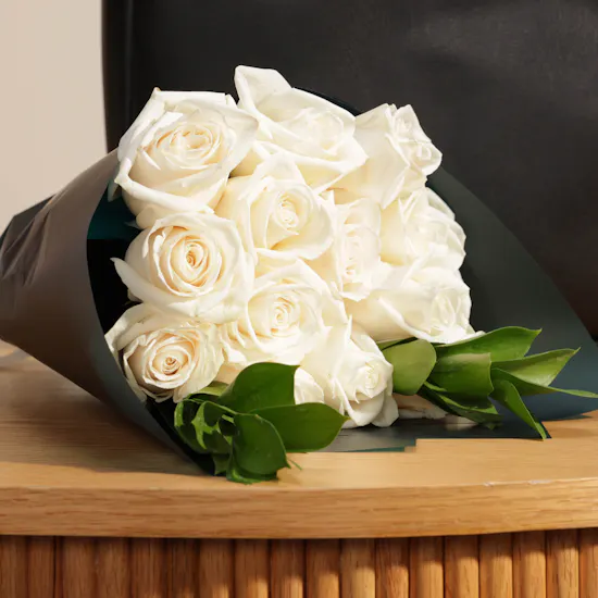 Swiss Military Bag | White Roses Bouquet