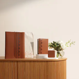 Kaseb Diriyah Unisex Stationery Set | Glory Flower Vase