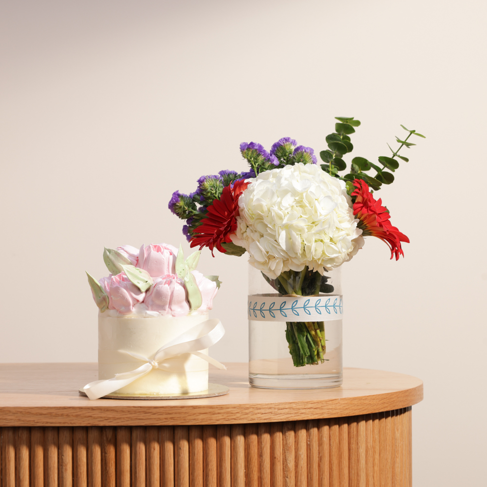 Sweet Ateiler Flowers Small Cake | Flowers Vase