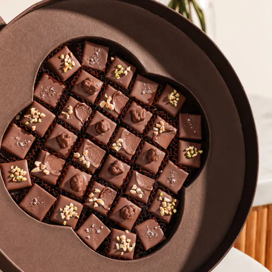 Soucolat Round Chocolate Box | Calm Flowers