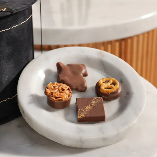 Nor Noyau Large Round Black Velvet Chocolate Box | Joy Flower Bouquet