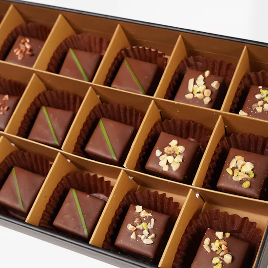 Abucci Chocolate Box Small Size | Rose Bouquet
