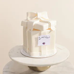 Floward White Congratulation on Graduation Cake Floward White Congratulation on Graduation Cake