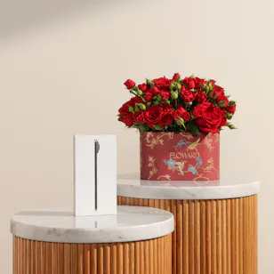 Apple iPhone Air Space Black 256GB | Romantic Red Flower Box
