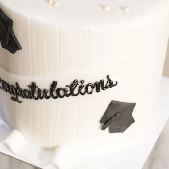 Floward Graduation Elegant White Cake