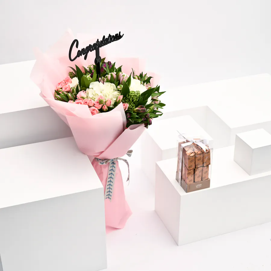graduation hand bouquet with Levo chocolate  6