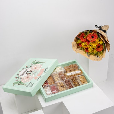 Nola Halawet El Moled Special Box 35 Pieces with Flowers