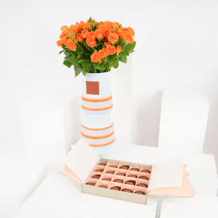 Floward Caramel Chocolate Box | Orange Baby Roses Floward Caramel Chocolate Box | Orange Baby Roses
