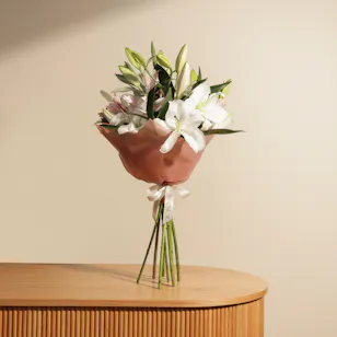 Graceful Lilies Bouquet | 8 Flowes