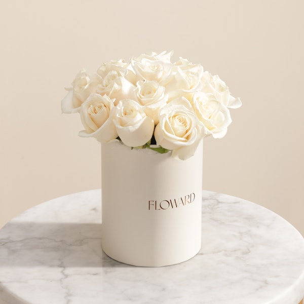 Dreamy White Rose Box | 15 Flowers