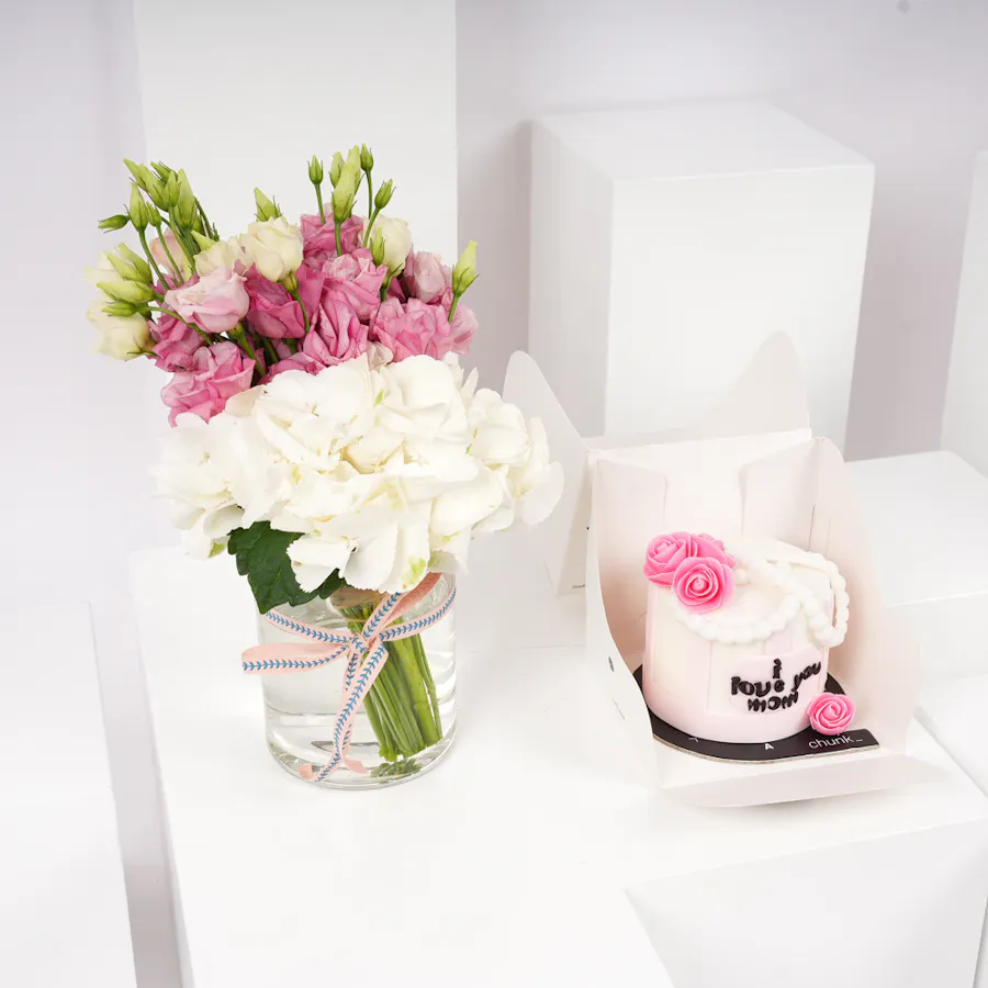 Chunk I Love You Mom Mini Cake | Blooms Vase 5