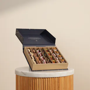 Nua Stuffed Dates Classic Signature Box