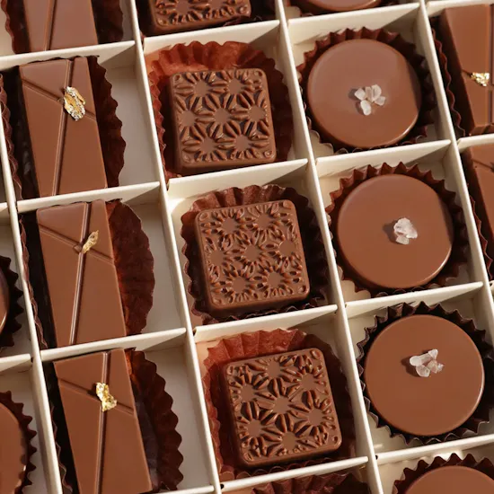 Floward Essence of Joy Medium Chocolate Box