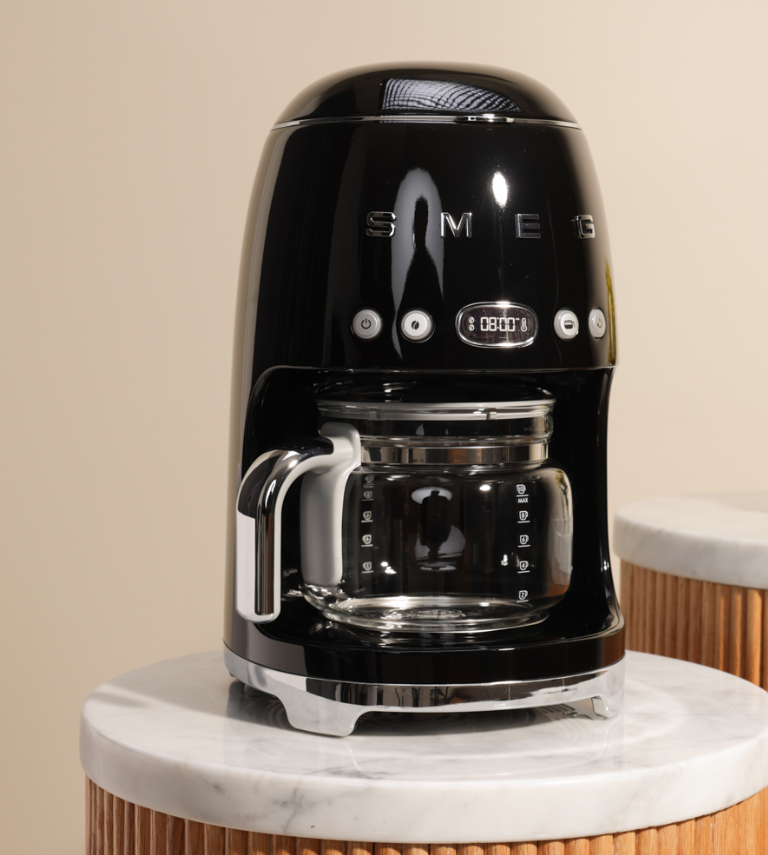 ماكينة تحضير القهوة بالتنقيط بتصميم من الخمسينيات من سميج | أسود