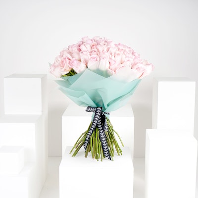 100 Pink Roses Hand Bouquet