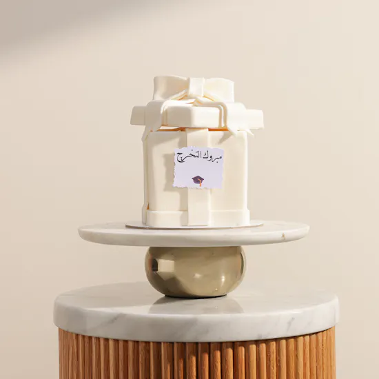 Floward White Congratulation on Graduation Cake