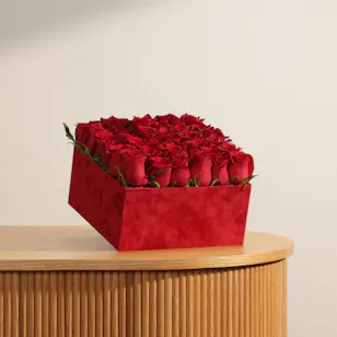 صندوق جوري الحب الأحمر