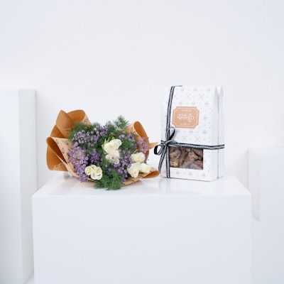 Linne Chips Chocolate Box 250 gram II with Flowers