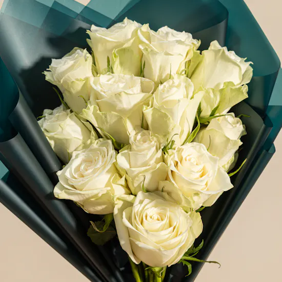 The Modern Gentleman Gift Set | Warm Roses Bouquet