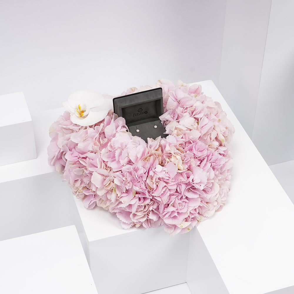 مجوهرات لوسترو مع الأزهار الرقيقة 