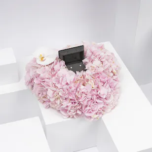 Lustro Jewelry & Soft Florals Lustro Jewelry & Soft Florals