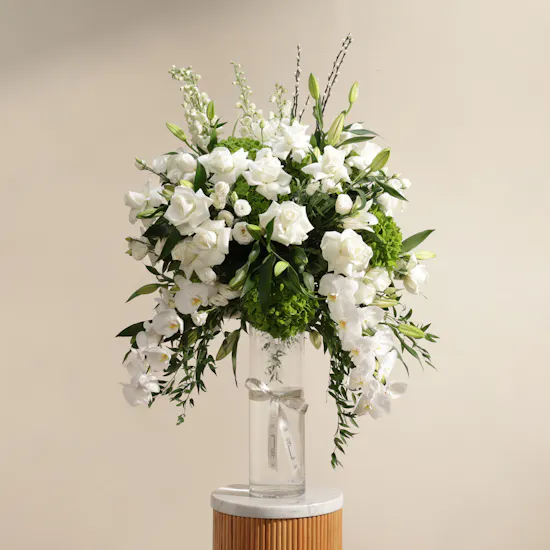 White Majesty Flowers Vase
