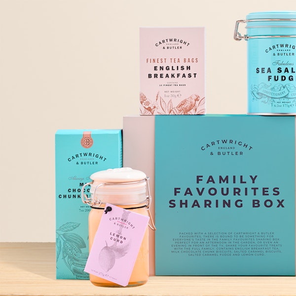 Cartwright & Butler The Family Favourites Sharing Box | Romance Love Roses Bouquet ♡