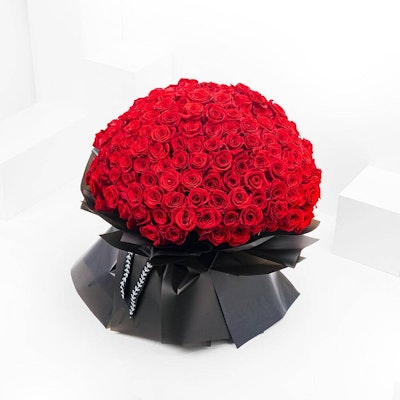 Big Love | 250 Red Roses