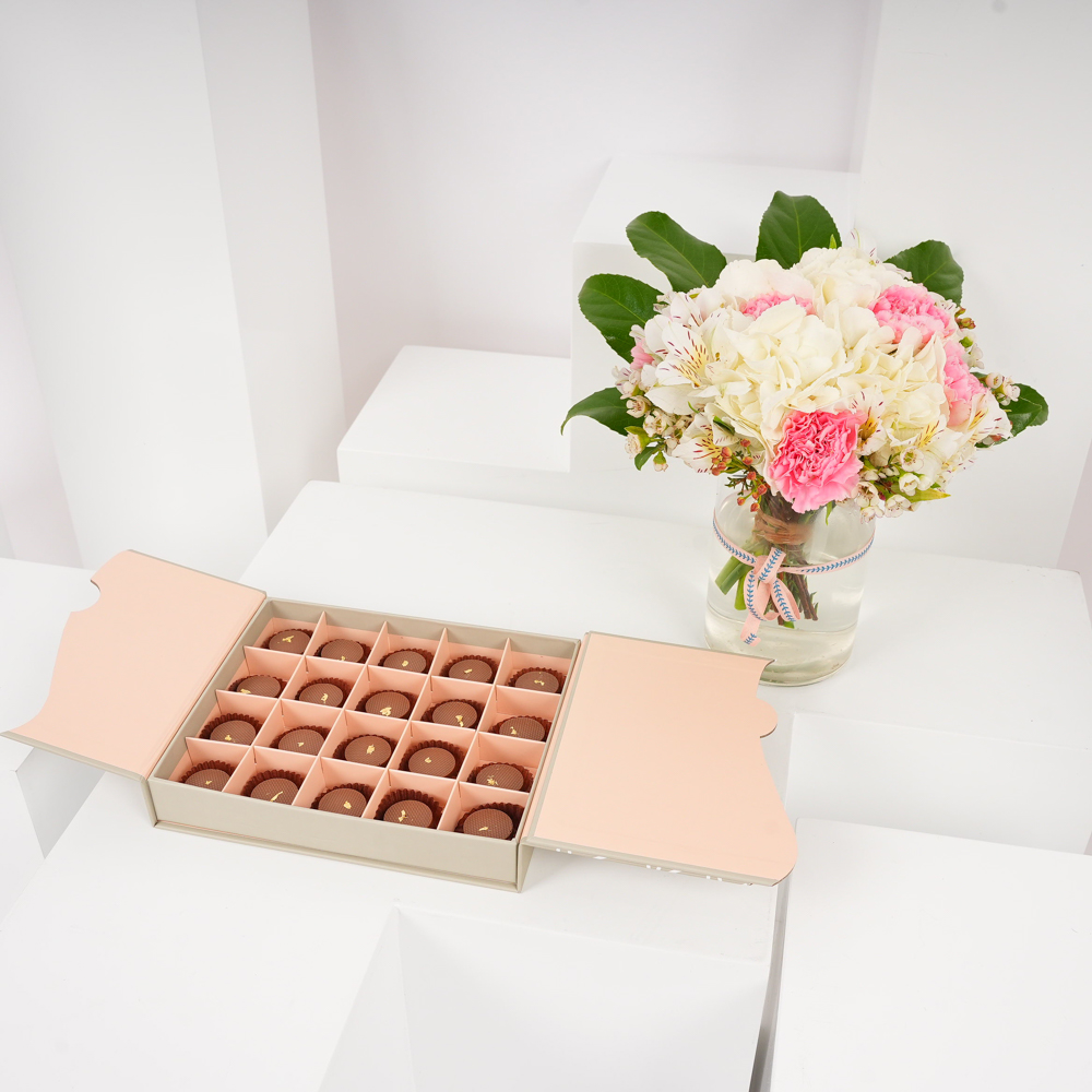 صندوق الشوكولاتة بالكراميل من فلاورد | مزهرية الجمال