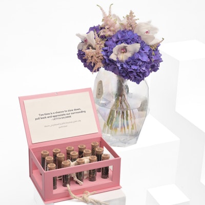 Feelgood Tea Varieties with Floral Beauty Vase Feelgood Tea Varieties with Floral Beauty Vase