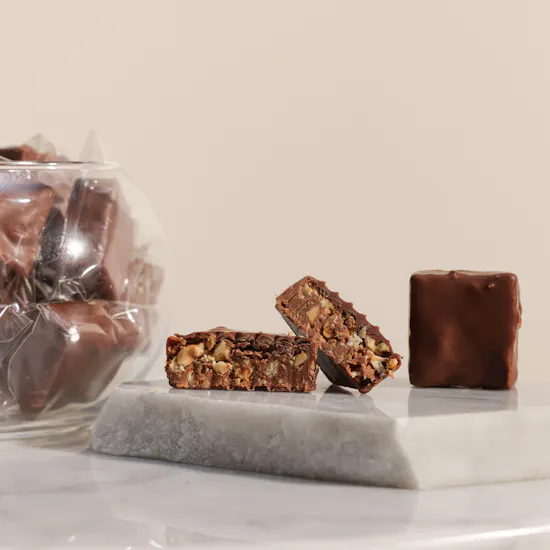 Floward Milk Hazelnut Roche Chocolate Vase | 15 Pieces