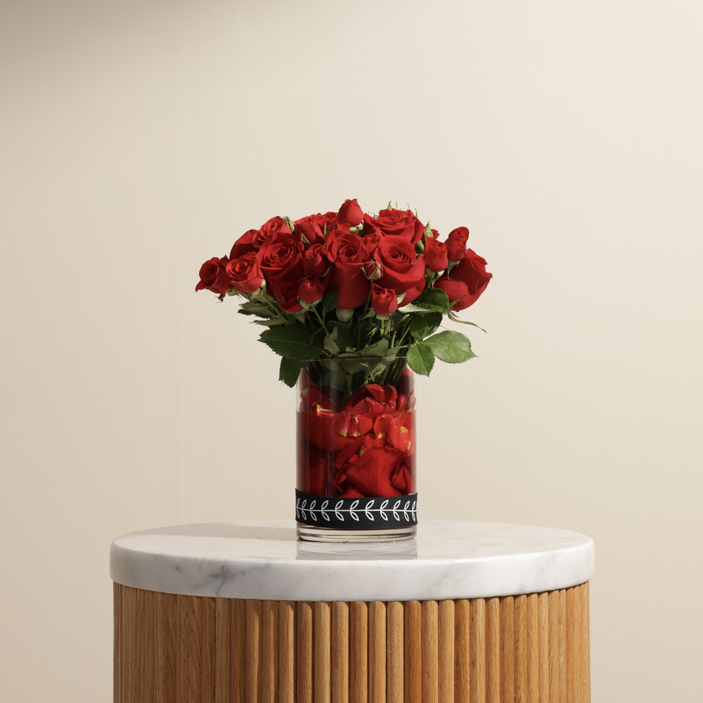 مزهرية الجوري الأحمر