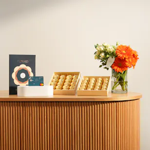 Floward 50 USD Card | The Datery Duo Kaek Boxes and Flowers