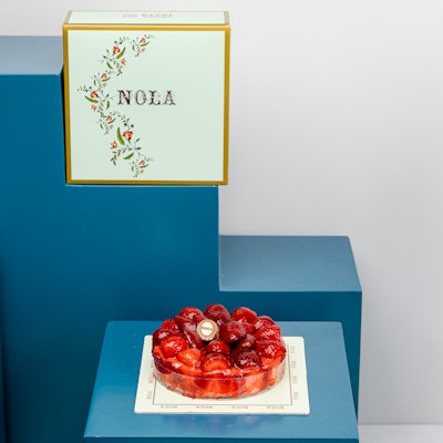 Nola Strawberry Classic Small Cake