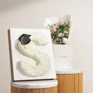 Helen's Bakery Personalized Graduation Letter Cake | Joyful Flower Bouquet Helen's Bakery Personalized Graduation Letter Cake | Joyful Flower Bouquet