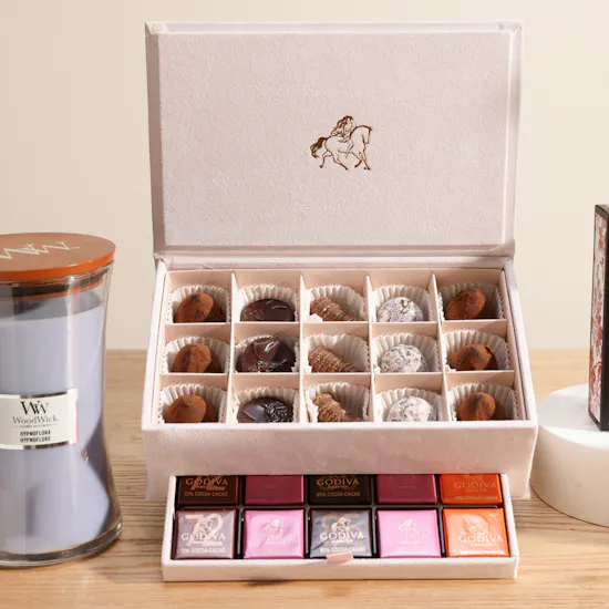 The Feminine Touch Gift Set | Timeless Eid Flowers