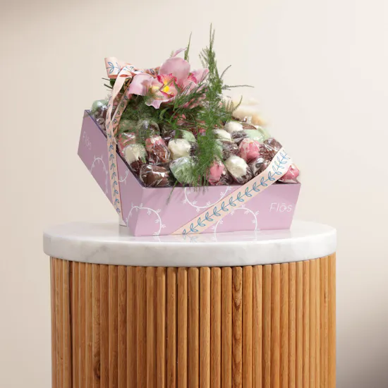 Flōs Mix Chocolate Dates | Pink Flowers