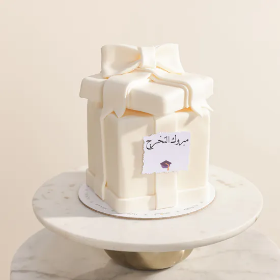 Floward White Congratulation on Graduation Cake